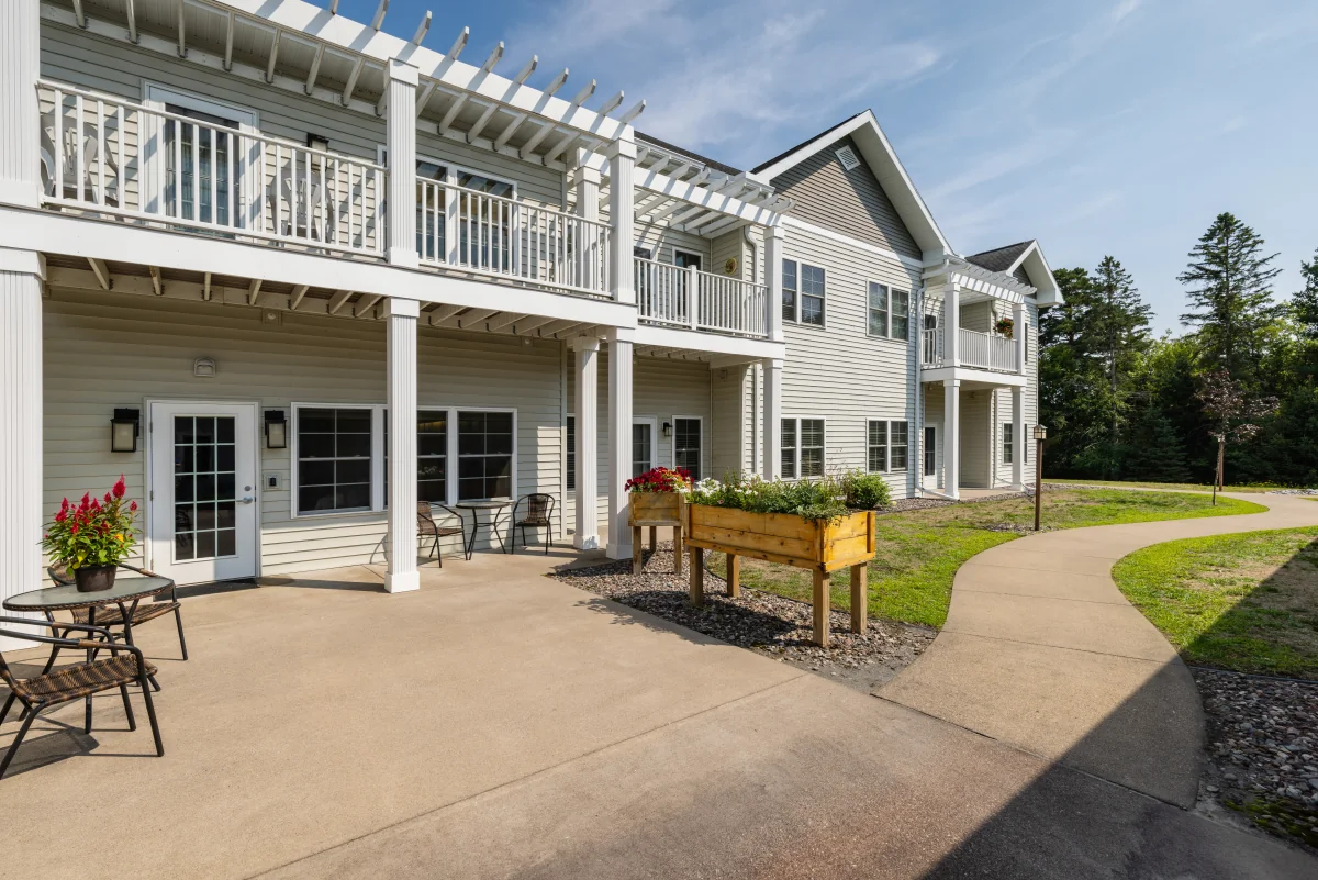 https://www.jaybirdseniorliving7.biz/wp-content/uploads/2023/12/Milestone_Senior_Living_Woodruff_04_1200.webp