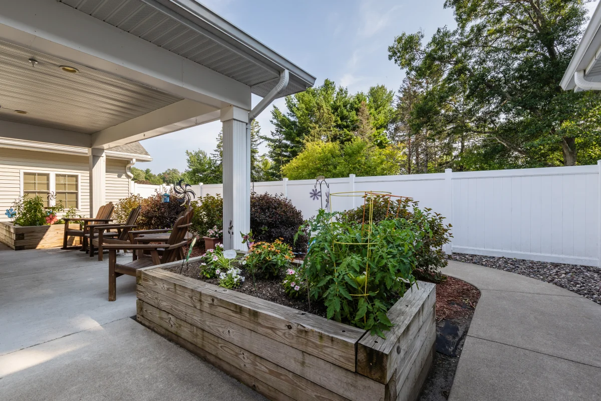 https://www.jaybirdseniorliving7.biz/wp-content/uploads/2023/12/Milestone_Senior_Living_Woodruff_12_1200.webp