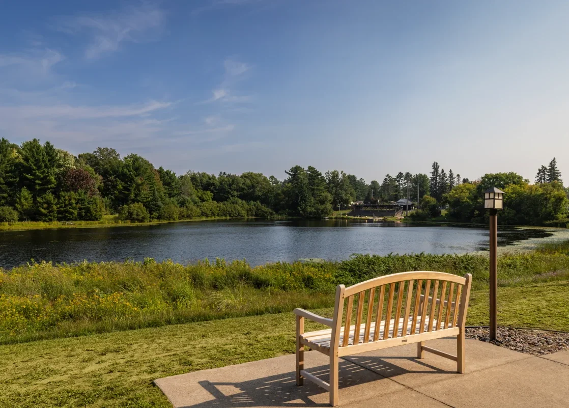 https://www.jaybirdseniorliving7.biz/wp-content/uploads/2023/12/Milestone_Senior_Living_Woodruff_18_1200-e1703704038902.webp