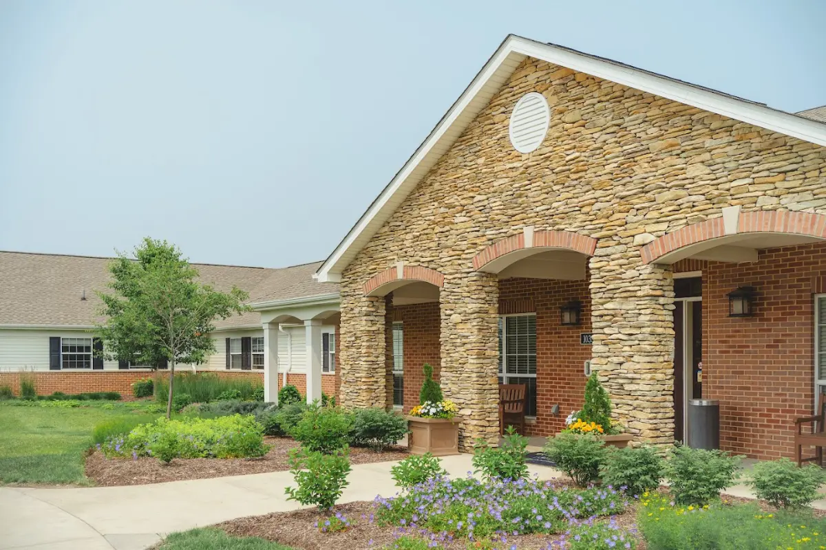 https://www.jaybirdseniorliving7.biz/wp-content/uploads/2024/07/Front-of-Building-1.webp